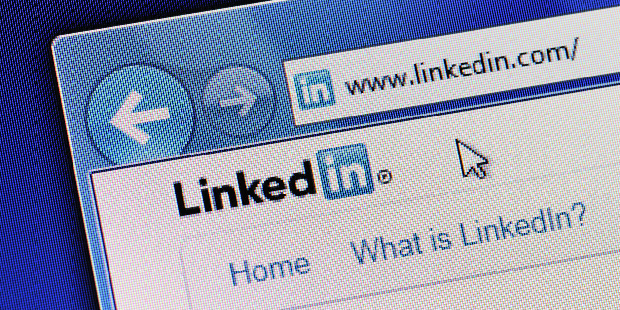 Close-up of LinkedIn website in a browser, representing professional networking and marketing strategies for real estate agency owners.
