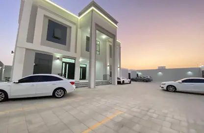 شقة - 3 غرف نوم - 3 حمامات للايجار في مدينة الرياض - أبوظبي