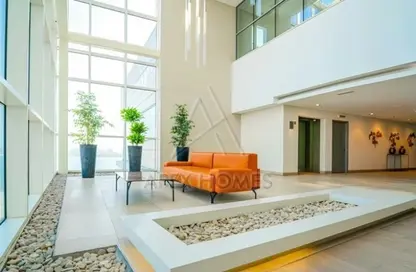 شقة - 2 غرف نوم - 3 حمامات للايجار في مساكن لامار - برج السيف - شاطئ الراحة - أبوظبي شقة - 2 غرف نوم - 3 حمامات للايجار في مساكن لامار - برج السيف - شاطئ الراحة - أبوظبي