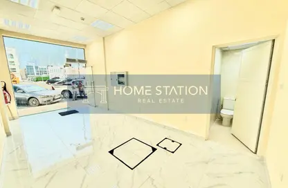 Shop - Studio - 1 Bathroom for rent in Al Karama Sqaure - Al Karama - Dubai