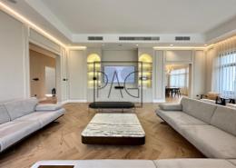 صورةغرفة المعيشة لـ: فيلا - 5 غرف نوم - 6 حمامات للبيع في مروج الفرجان ويست المرحلة 2 - الفرجان - دبي, صورة 1