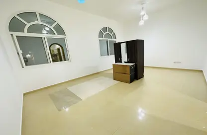 صورة لـ غرفة فارغة فيلا - 1 حمام للايجار في فلل المشرف - المشرف - أبوظبي ، صورة رقم 1