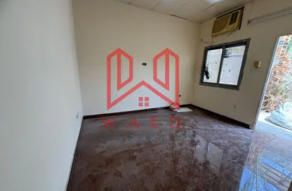 Warehouse - Studio - 2 Bathrooms for rent in Al Qusais Industrial Area 5 - Al Qusais Industrial Area - Al Qusais - Dubai