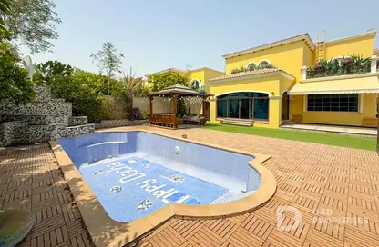 Villa - 4 Bedrooms - 5 Bathrooms for rent in District 3 - Jumeirah Park - Dubai