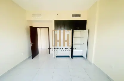 Apartment - 2 Bedrooms - 2 Bathrooms for rent in Muwailih Building - Muwaileh - Sharjah