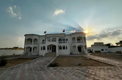 Villa - 7+ Bedrooms - 7 Bathrooms for rent in Julfar - Ras Al Khaimah