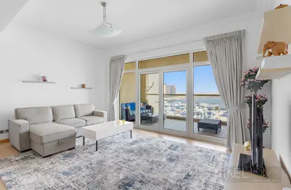 Living Room image for: Apartment - 1 Bedroom - 2 Bathrooms for rent in Al Khudrawi - Shoreline Apartments - Palm Jumeirah - Dubai, Image 1