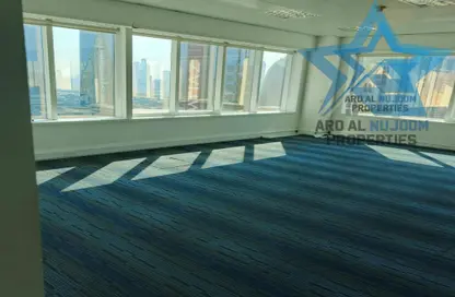 طابق كامل - استوديو - 4 حمامات للايجار في برج الموسى 2 - أبراج الموسى - شارع الشيخ زايد - دبي