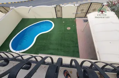 صورة لـ حوض سباحة فيلا - 4 غرف نوم - 5 حمامات للايجار في حلوان - الشارقة ، صورة رقم 1