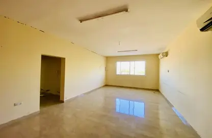 شقة - 3 غرف نوم - 3 حمامات للايجار في الغيل - المطارد - العين