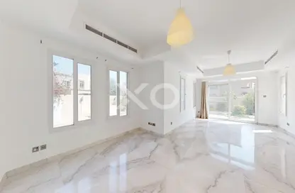 Villa - 3 Bedrooms - 4 Bathrooms for rent in Springs 11 - The Springs - Dubai