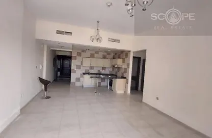 شقة - غرفة نوم - 2 حمامات للايجار في برج حمزة - مدينة دبي الرياضية - دبي