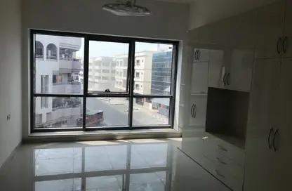 Apartment - 3 Bedrooms - 3 Bathrooms for rent in Arzco Hamriya Building - Al Hamriya - Bur Dubai - Dubai