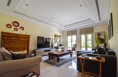 Living Room image for: Villa - 6 Bedrooms - 7 Bathrooms for rent in Hattan 3 - Hattan - The Lakes - Dubai, Image 1