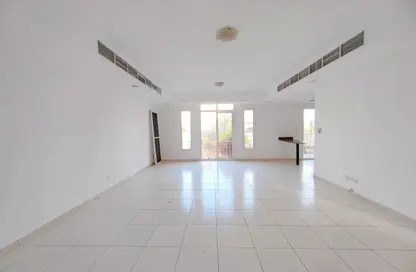 Villa - 3 Bedrooms - 3 Bathrooms for rent in Springs 11 - The Springs - Dubai