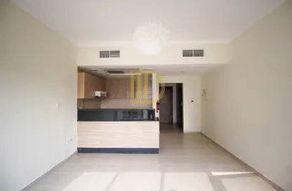 Apartment - Studio - 1 Bathroom for rent in Burj Al Nujoom - Downtown Dubai - Dubai