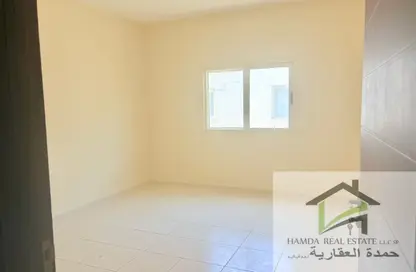 شقة - غرفة نوم - 2 حمامات للايجار في مجمع مويلح - تجارية مويلح - الشارقة