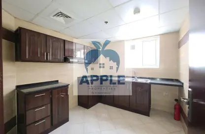 شقة - 2 غرف نوم - 2 حمامات للايجار في تجارية مويلح - الشارقة