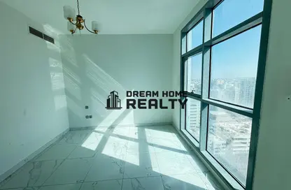 شقة - 2 غرف نوم - 3 حمامات للايجار في كريستال بلازا - المجاز 1 - المجاز - الشارقة