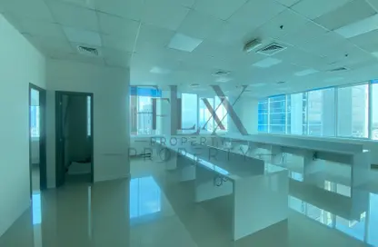 مكتب - استوديو - 2 حمامات للايجار في كابيتال جولدن تاور - الخليج التجاري - دبي