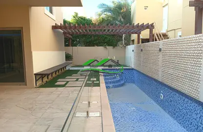 صورة لـ حوض سباحة فيلا - 4 غرف نوم - 6 حمامات للبيع في مجتمع سمرة السكني - حدائق الراحة - أبوظبي ، صورة رقم 1