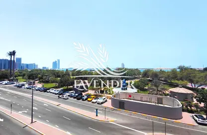 Apartment - 3 Bedrooms - 4 Bathrooms for rent in Wave tower - Corniche Road - Abu Dhabi