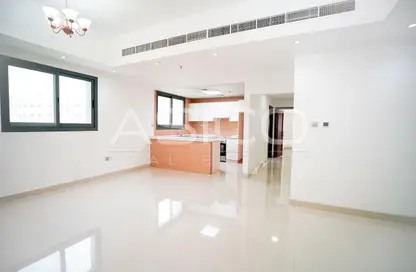 Apartment - 2 Bedrooms - 3 Bathrooms for rent in Sultan Residences - Al Muraqqabat - Deira - Dubai