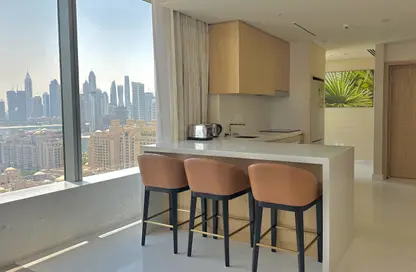 Apartment - 1 Bedroom - 2 Bathrooms for rent in The Palm Tower - Palm Jumeirah - Dubai
