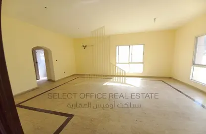 صورة لـ غرفة فارغة فيلا - 6 غرف نوم - 7 حمامات للبيع في منطقة مصلى العيد - الكرامة - أبوظبي ، صورة رقم 1
