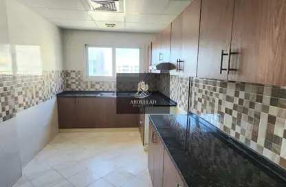 شقة - 2 غرف نوم - 2 حمامات للايجار في سراب 2 - الجادة - الشارقة