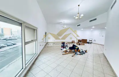 شقة - 2 غرف نوم - 2 حمامات للايجار في بناية أم اي هرير - الكرامة - دبي شقة - 2 غرف نوم - 2 حمامات للايجار في بناية أم اي هرير - الكرامة - دبي