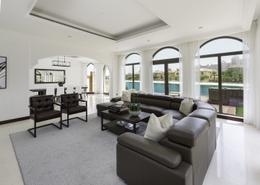 Living Room image for: Villa - 5 bedrooms - 5 bathrooms for rent in Garden Homes Frond C - Garden Homes - Palm Jumeirah - Dubai, Image 1