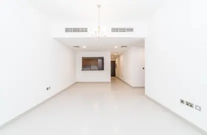 شقة - غرفة نوم - 2 حمامات للايجار في الرفاعة - بر دبي - دبي