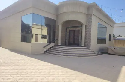 فيلا - 3 غرف نوم - 5 حمامات للايجار في الرفاع - رأس الخيمة