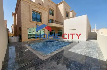 صورة لـ حوض سباحة فيلا - 5 غرف نوم - 7 حمامات للايجار في مدينة خليفة أ - مدينة خليفة - أبوظبي ، صورة رقم 1