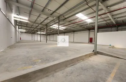 Warehouse - Studio - 2 Bathrooms for rent in RAS - Umm Ramool - Dubai