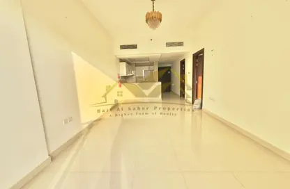 Apartment - 1 Bedroom - 2 Bathrooms for rent in Jumeirah Garden City - Al Satwa - Dubai