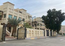 فيلا - 5 غرف نوم - 6 حمامات للكراء في معسكر آل نهيان - أبوظبي