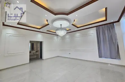 Empty Room image for: Villa - 5 Bedrooms - 6 Bathrooms for rent in Al Zahya - Ajman, Image 1
