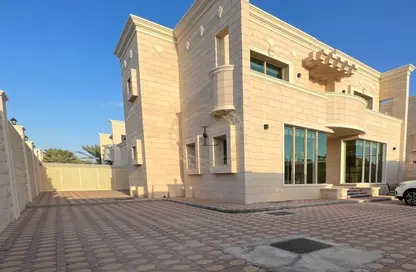 Villa - 5 Bedrooms for rent in Khaldiya - Al Ain
