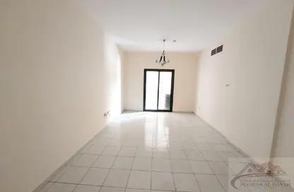 شقة - 2 غرف نوم - 2 حمامات للايجار في برج الأحلام - النهدة - الشارقة