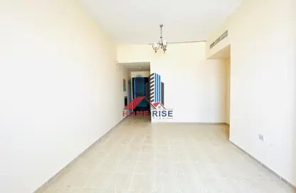 شقة - 2 غرف نوم - 2 حمامات للايجار في بناية هاجر - تجارية مويلح - الشارقة