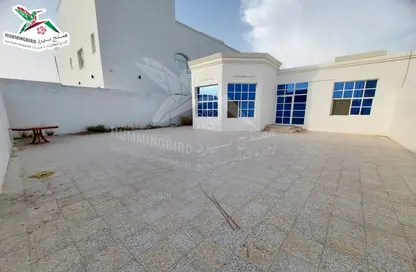 Terrace image for: Villa - 3 Bedrooms - 3 Bathrooms for rent in Mueifia - Al Markhaniya - Al Ain, Image 1