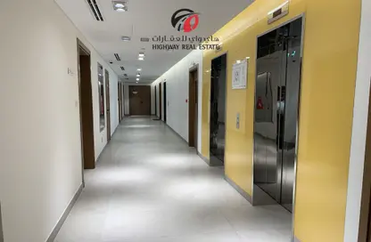 شقة - غرفة نوم - 2 حمامات للايجار في برج دي ايكس بي - شارع الشيخ زايد - دبي