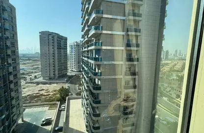 شقة - غرفة نوم - 2 حمامات للايجار في برج فرانكفورت - مدينة دبي الرياضية - دبي