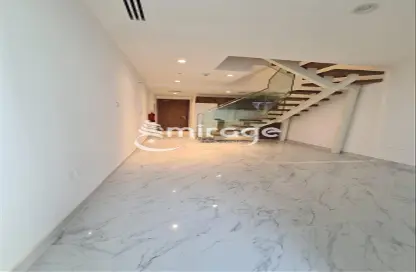 Empty Room image for: Duplex - 2 Bedrooms - 3 Bathrooms for sale in Oasis 1 - Oasis Residences - Masdar City - Abu Dhabi, Image 1