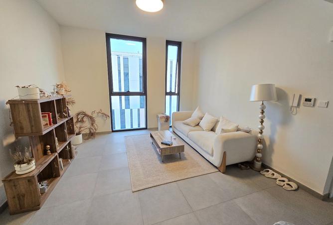 Fully Furnished 1bhk with Gym pool parking is free