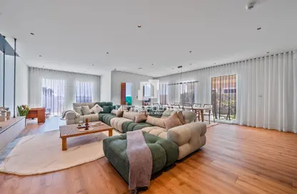 Villa - 5 Bedrooms - 6 Bathrooms for sale in Sur La Mer - La Mer - Jumeirah - Dubai