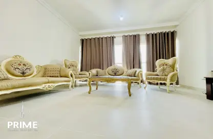 Living Room image for: Apartment - 3 Bedrooms - 2 Bathrooms for rent in Mina Road - Tourist Club Area - Abu Dhabi, Image 1
