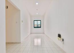 صورةغرفة فارغة لـ: شقة - 2 غرف نوم - 2 حمامات للكراء في منطقة القصيص السكنية - القصيص - دبي, صورة 1